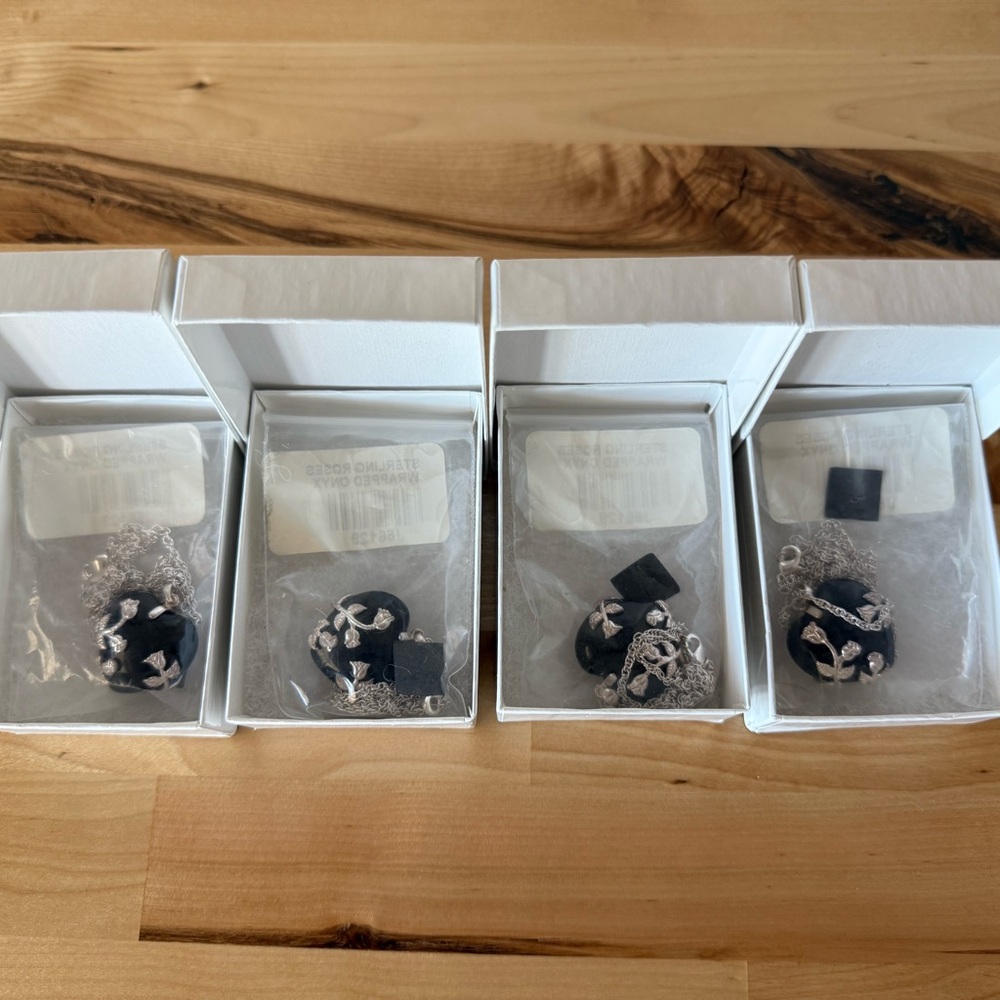 Black and Silver Pendant Necklace Set